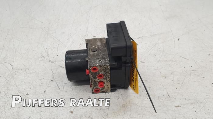 Usagé Bloc ABS Volvo V60 I (FW/GW) 2.0 T4 16V Prix € 70,00 Règlement à la marge proposé par Pijffers B.V. Raalte