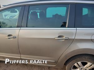 Używane Drzwi lewe tylne wersja 4-drzwiowa Peugeot 5008 I (0A/0E) 1.6 THP 16V Cena € 200,00 Procedura marży oferowane przez Pijffers B.V. Raalte