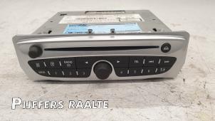 Usados Reproductor de CD y radio Renault Megane III Grandtour (KZ) 1.4 16V TCe 130 Precio € 125,00 Norma de margen ofrecido por Pijffers B.V. Raalte