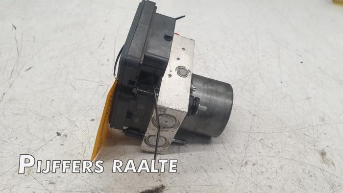 Usagé Bloc ABS Iveco New Daily VI 35C18, 40C18, 50C18 Prix € 484,00 Prix TTC proposé par Pijffers B.V. Raalte