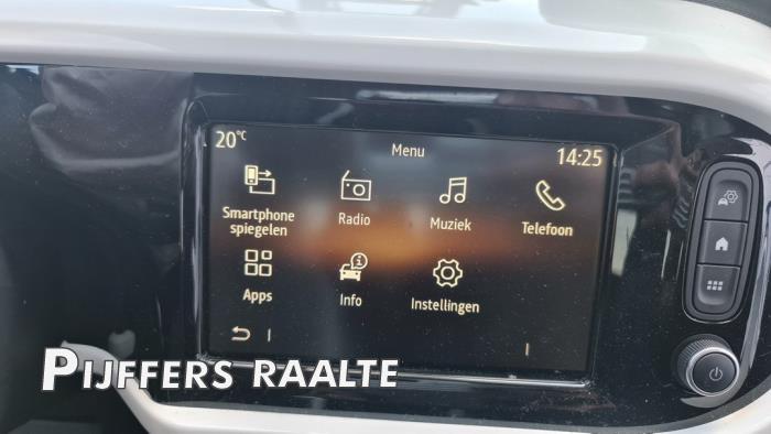 Pantalla de navegación de un Renault Twingo III (AH) 1.0 SCe 75 12V 2019