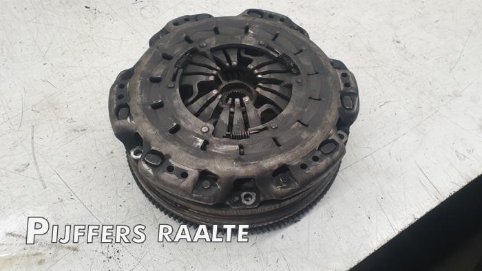 Clutch kit (complete) from a Volkswagen Crafter 2.5 TDI 30/32/35/46/50 2007