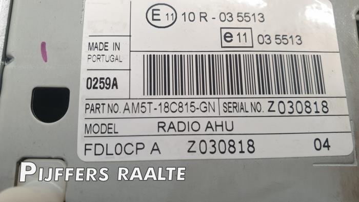 Reproductor de CD de un Ford Fiesta 6 (JA8) 1.0 EcoBoost 12V 100 2014