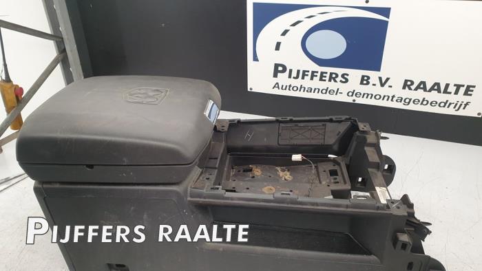 Begagnade Armstöd Dodge 1500 Standard Cab (DS) 5.7 Hemi V8 Pris € 181,50 Inklusive moms erbjuds av Pijffers B.V. Raalte