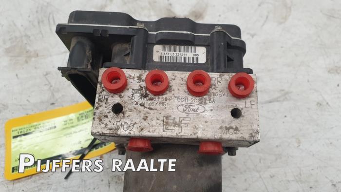 ABS Pumpe van een Ford Transit 2.2 TDCi 16V 2012