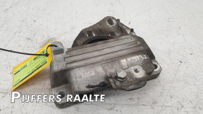 Gearbox mount from a Mercedes-AMG A-Klasse AMG (177.1) 2.0 A-35 AMG Turbo 16V 4Matic 2020