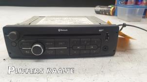 Usados Reproductor de CD y radio Renault Master IV (MA/MB/MC/MD/MH/MF/MG/MH) 2.3 dCi 16V Precio € 181,50 IVA incluido ofrecido por Pijffers B.V. Raalte