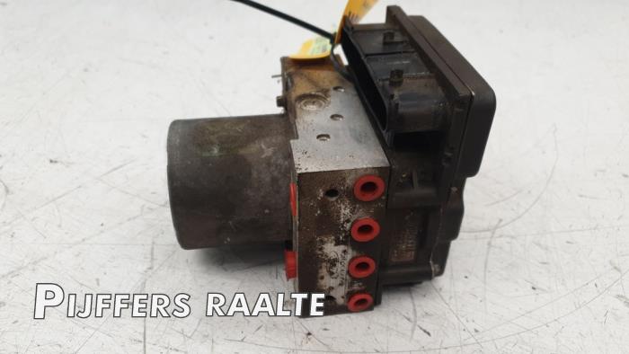 Begagnade ABS-pump Ford Transit 2.2 TDCi 16V Pris € 48,40 Inklusive moms erbjuds av Pijffers B.V. Raalte
