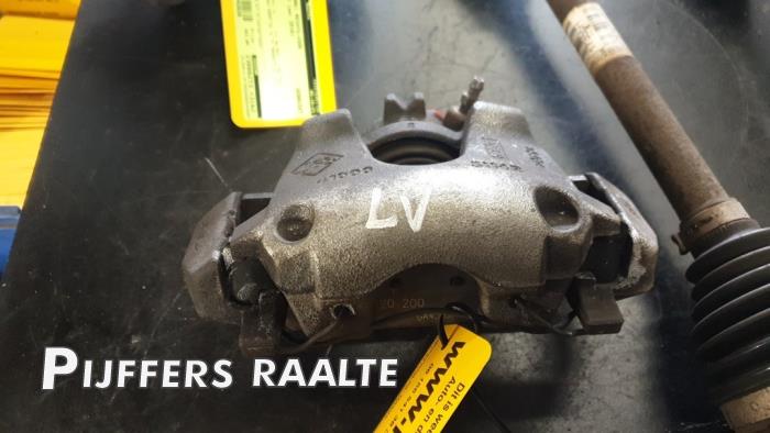 Front brake calliper, left from a Renault Clio IV (5R) 0.9 Energy TCE 90 12V 2016