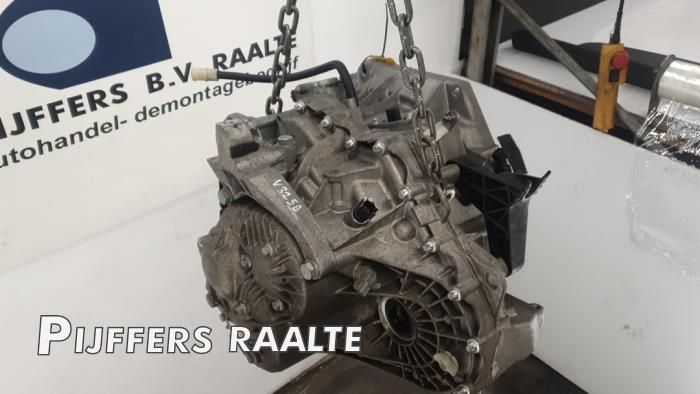 Caja de cambios de un Renault Megane III Grandtour (KZ) 1.2 16V TCE 130 2014