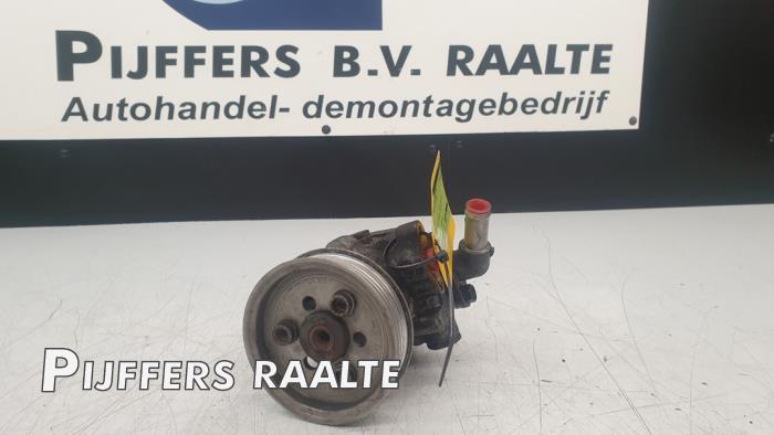 Usagé Pompe de direction Volkswagen Crafter 2.0 TDI 16V Prix € 90,75 Prix TTC proposé par Pijffers B.V. Raalte