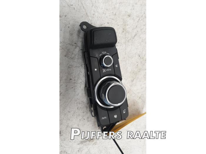 Usagé Panneau de commandes navigation Mazda 2 (DJ/DL) 1.5 SkyActiv-G 90 Prix € 60,50 Prix TTC proposé par Pijffers B.V. Raalte