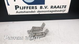 Gebrauchte Scharnier- Set Mercedes Sprinter 3,5t (906.63) 313 CDI 16V Preis € 119,79 Mit Mehrwertsteuer angeboten von Pijffers B.V. Raalte