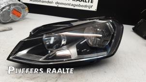 Usagé Phare gauche Volkswagen Golf VII (AUA) 1.6 TDI BlueMotion 16V Prix € 125,00 Règlement à la marge proposé par Pijffers B.V. Raalte