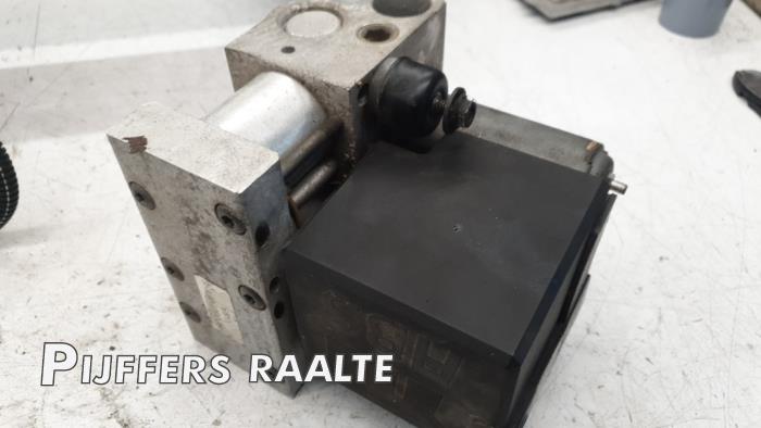 Usagé Pompe ABS Volvo 940 I Estate 2.3i (LPT) Polar Prix € 50,00 Règlement à la marge proposé par Pijffers B.V. Raalte