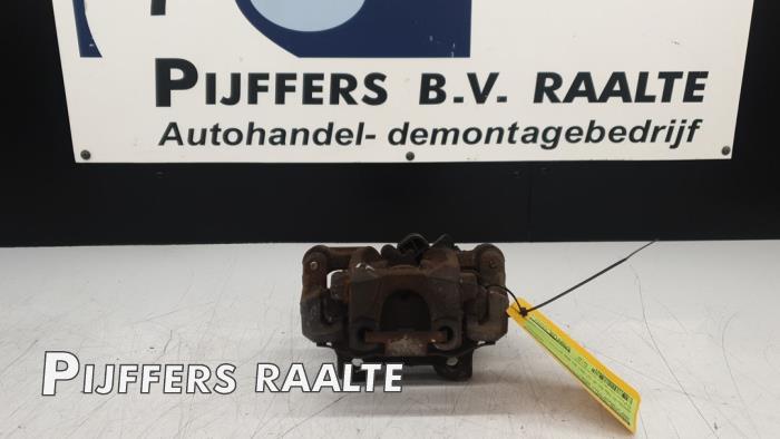 Gebrauchte Bremszange links hinten BMW 2 serie Active Tourer (F45) 216d 1.5 TwinPower Turbo 12V Preis € 50,00 Margenregelung angeboten von Pijffers B.V. Raalte