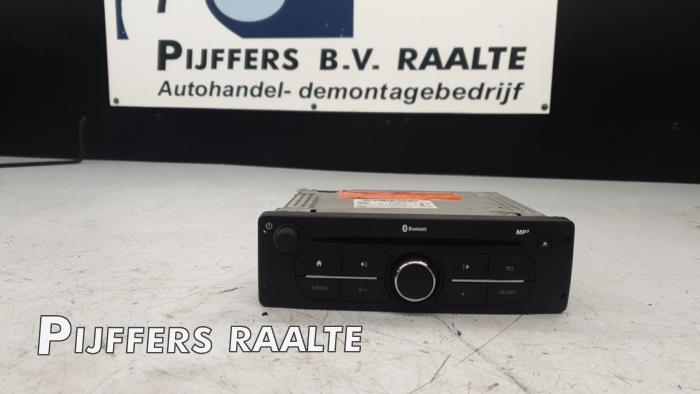 Reproductor de CD y radio de un Renault Master IV (FV) 2.3 dCi 125 16V FWD 2017