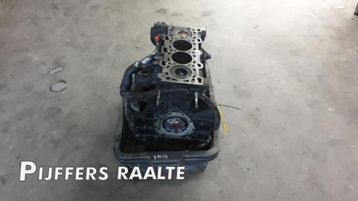 Engine crankcase from a Renault Trafic New (FL) 2.0 dCi 16V 90 2007