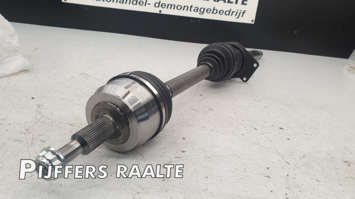 Front drive shaft, right from a Volkswagen Transporter T5 2.0 TDI DRF 2012