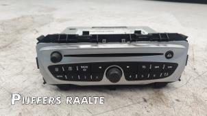 Usagé Radio/Lecteur CD Renault Twingo II (CN) 1.2 16V Prix € 95,00 Règlement à la marge proposé par Pijffers B.V. Raalte