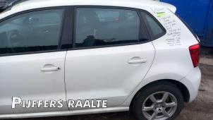 Używane Drzwi lewe tylne wersja 4-drzwiowa Volkswagen Polo V (6R) 1.2 12V BlueMotion Technology Cena € 423,50 Z VAT oferowane przez Pijffers B.V. Raalte