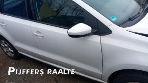 Gebrauchte Tür 4-türig rechts vorne Volkswagen Polo V (6R) 1.2 12V BlueMotion Technology Preis € 363,00 Mit Mehrwertsteuer angeboten von Pijffers B.V. Raalte