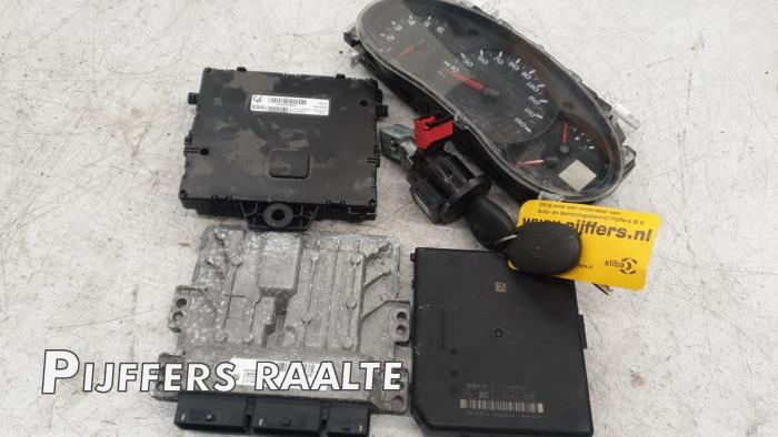 Used Engine management computer Renault Master III (FV) 2.3 dCi 170 16V FWD Price € 724,79 Inclusive VAT offered by Pijffers B.V. Raalte