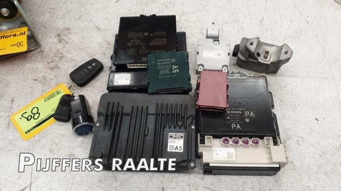 Used Engine management computer Toyota RAV4 (A5) 2.5 Hybrid 16V AWD Price € 750,00 Margin scheme offered by Pijffers B.V. Raalte