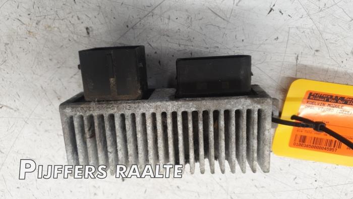 Używane Modul wentylator Opel Vivaro 1.6 CDTI 90 Cena € 36,30 Z VAT oferowane przez Pijffers B.V. Raalte