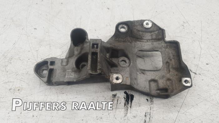 Usagé Support dynamo bas Renault Kangoo Express (RFK) 1.5 Blue dCi 95 Prix € 36,30 Prix TTC proposé par Pijffers B.V. Raalte