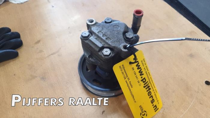 Usagé Pompe de direction Volkswagen Caddy III (2KA,2KH,2CA,2CH) 1.9 TDI Prix € 48,40 Prix TTC proposé par Pijffers B.V. Raalte