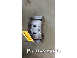 Gebrauchte Bremszange links vorne Isuzu D-Max (TFR/TFS) 2.5 D Twin Turbo 4x4 Preis € 60,50 Mit Mehrwertsteuer angeboten von Pijffers B.V. Raalte