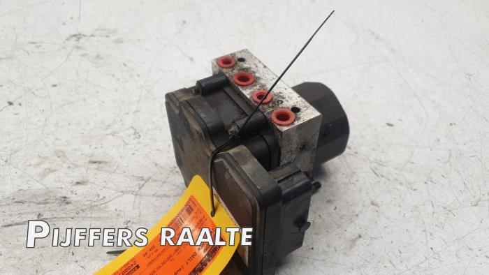 Usagé Bloc ABS Iveco New Daily V 29L13V, 35C13V, 35S13V, 40C13V, 40S13V Prix € 302,50 Prix TTC proposé par Pijffers B.V. Raalte