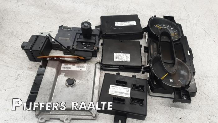 Używane Komputer sterowania silnika Renault Captur I (2R) 0.9 Energy TCE 12V Cena na żądanie oferowane przez Pijffers B.V. Raalte