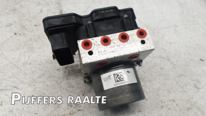 Usagé Bloc ABS Mercedes Sprinter 3,5t (907.6/910.6) 315 CDI 2.0 D RWD Prix € 242,00 Prix TTC proposé par Pijffers B.V. Raalte