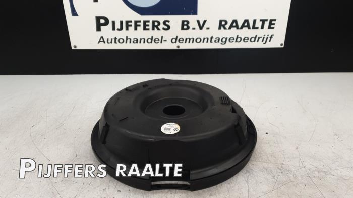 Begagnade Underram Volkswagen Golf VII (AUA) 2.0 R 4Motion 16V Pris € 50,00 Marginaltabell erbjuds av Pijffers B.V. Raalte