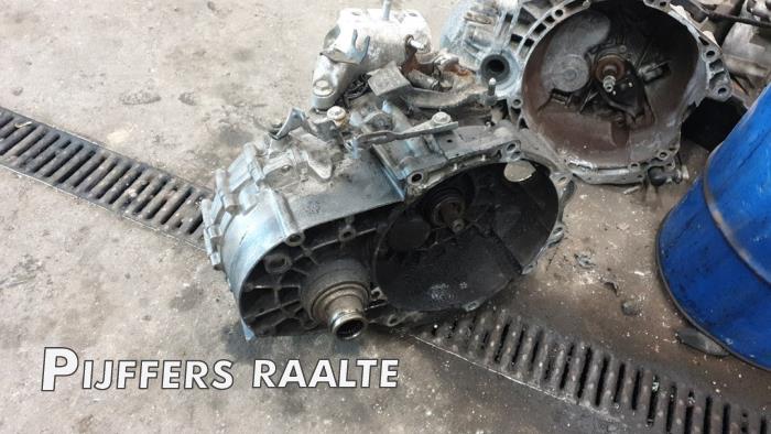 Usagé Boîte de vitesse Volkswagen Sharan (7M8/M9/M6) 2.0 TDI Prix € 299,00 Règlement à la marge proposé par Pijffers B.V. Raalte