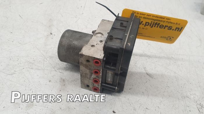 Usagé Pompe ABS Volkswagen Crafter 2.5 TDI 30/32/35/46/50 Prix € 90,75 Prix TTC proposé par Pijffers B.V. Raalte