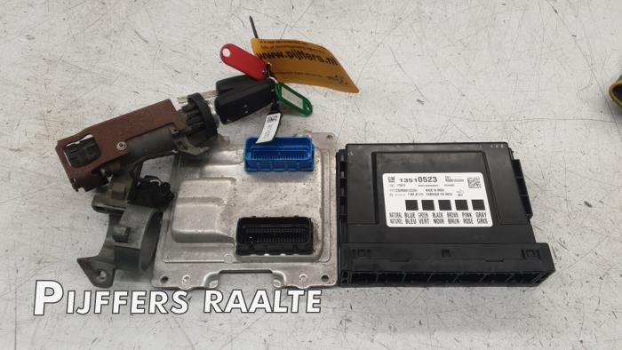 Used Ignition lock + computer Opel Karl 1.0 12V Price € 200,00 Margin scheme offered by Pijffers B.V. Raalte