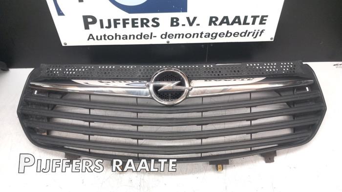 Używane Grill Opel Vivaro 1.6 CDTI 95 Euro 6 Cena € 90,75 Z VAT oferowane przez Pijffers B.V. Raalte