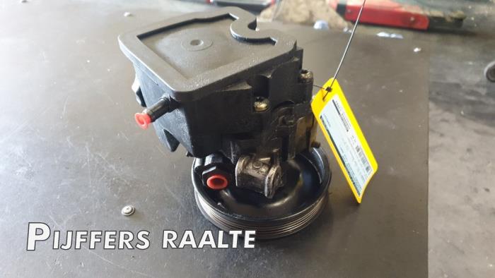 Usagé Pompe de direction Mercedes Sprinter 3t (906.61) 211 CDI 16V Prix € 50,00 Règlement à la marge proposé par Pijffers B.V. Raalte