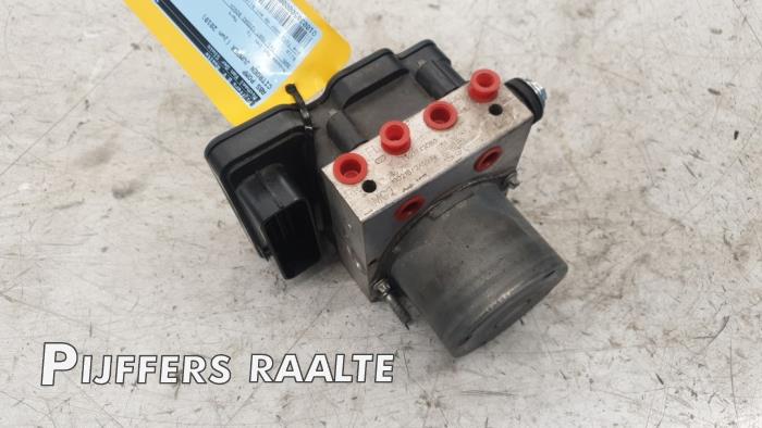 Begagnade ABS-pump Citroen Jumper (U9) 2.0 Blue HDi 130 Pris € 157,30 Inklusive moms erbjuds av Pijffers B.V. Raalte