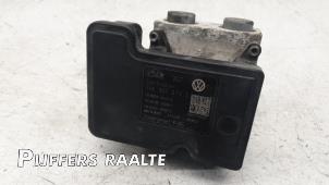 Usados Bomba ABS Volkswagen Transporter T5 2.5 TDi Precio € 845,79 IVA incluido ofrecido por Pijffers B.V. Raalte