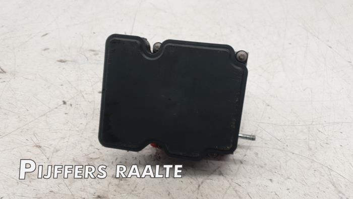 Begagnade ABS-pump Renault Clio IV Estate/Grandtour (7R) 0.9 Energy TCE 90 12V Pris € 90,75 Inklusive moms erbjuds av Pijffers B.V. Raalte