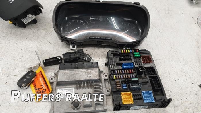 Used Ignition lock + computer Peugeot Expert (V1/VA/VB/VE/VF/VT/VY) 2.0 Blue HDi 120 16V Price € 302,50 Inclusive VAT offered by Pijffers B.V. Raalte