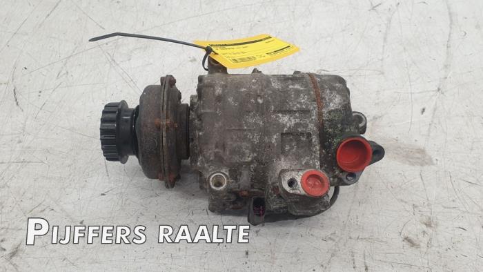 Usagé Compresseur de clim Volkswagen Transporter T5 2.5 TDi Prix € 100,00 Règlement à la marge proposé par Pijffers B.V. Raalte