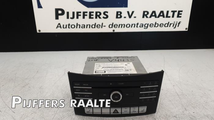 Używane System nawigacji Mercedes E (W212) E-200 CDI 16V BlueEfficiency,BlueTEC Cena € 363,00 Z VAT oferowane przez Pijffers B.V. Raalte