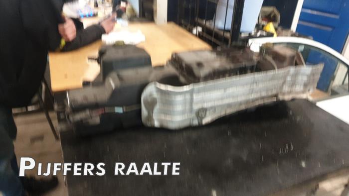 Gebrauchte Adblue Tank Peugeot Boxer (U9) 2.0 BlueHDi 130 Preis € 363,00 Mit Mehrwertsteuer angeboten von Pijffers B.V. Raalte