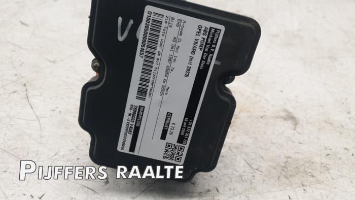 ABS-pump från en Opel Vivaro 2.0 Diesel 145 2023