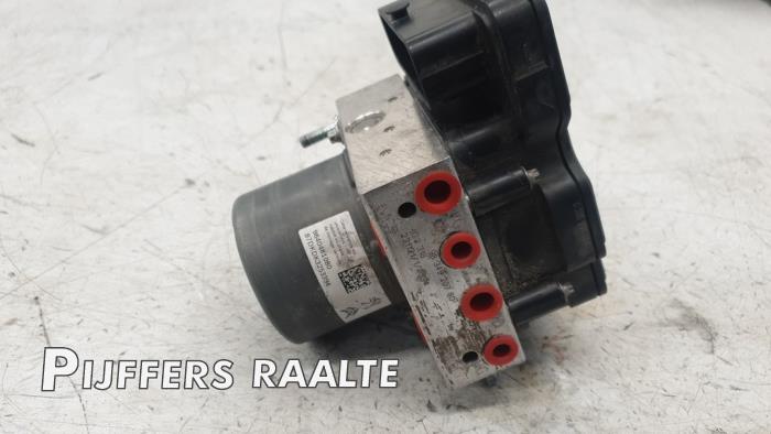 Gebrauchte ABS Pumpe Opel Vivaro 2.0 Diesel 145 Preis € 89,25 Mit Mehrwertsteuer angeboten von Pijffers B.V. Raalte